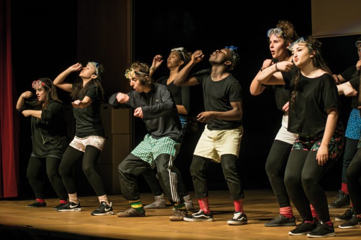 tusch theater muenchen, gruppe der staedtischen anita-augspurg-fos spielen life on earth, foto: karsten kowalk