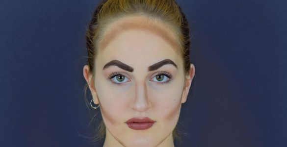 ausstellungs-projekt anders schoen - portraitaufnahme einer jungen frau beim make-up, foto: paedagogisches institut