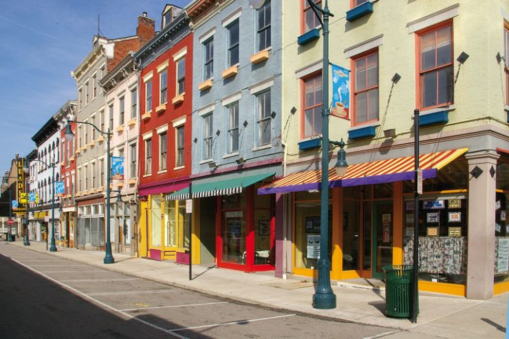 internationaler austausch, strasse mit bunten gebaeuden ib cincinnatti, foto: paedagogisches institut