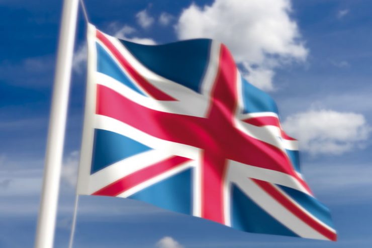 union jack im wind flatternd, foto: istock, selensergen