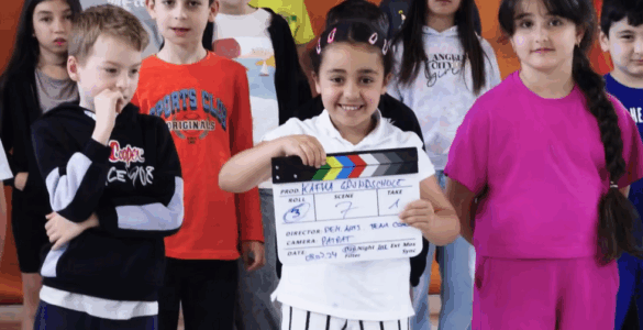 Grundschulkinder drehen Film über ihre Schule