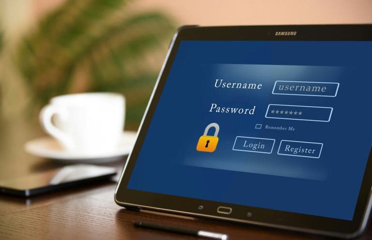 Bildschirm mit der Einblendung der Passwort-Abfrage, Foto: Pixabay, Mohamed Hassan