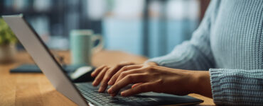 Onlineveranstaltungen: Klick dich rein! Foto: Adobe Stock, Gorodenkoff