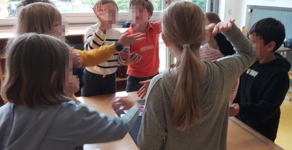 Abenteuer Gesellschaftsspiele Bild spielende Kinder 1