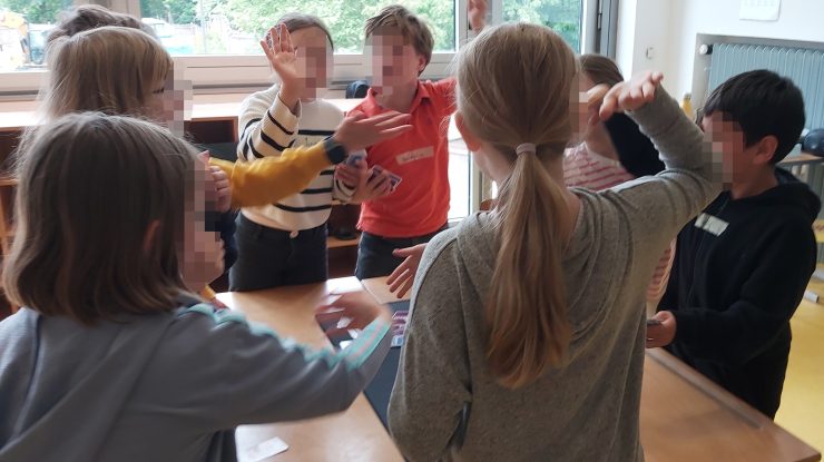 Abenteuer Gesellschaftsspiele Bild spielende Kinder 1